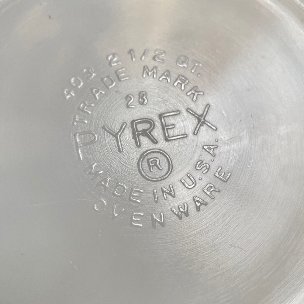Pyrex mixing bowl, large. Vintage. 2.5 quart. - Picture 5 of 6